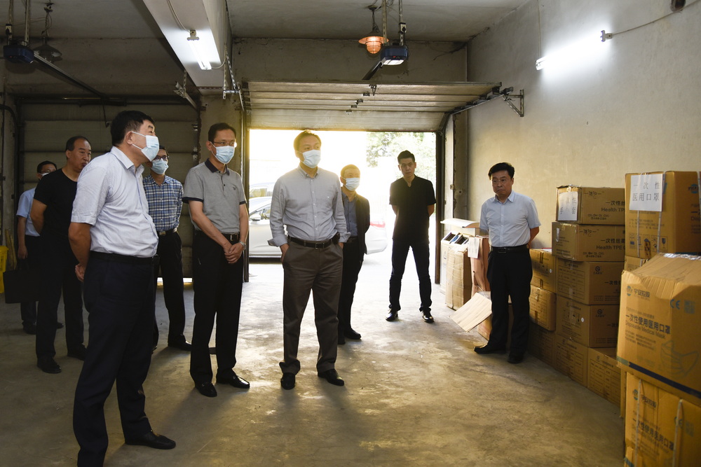 校党委书记李长生、校长包军一行检查“疫情防控漏洞隐患全面严查彻改行动”落实情况
