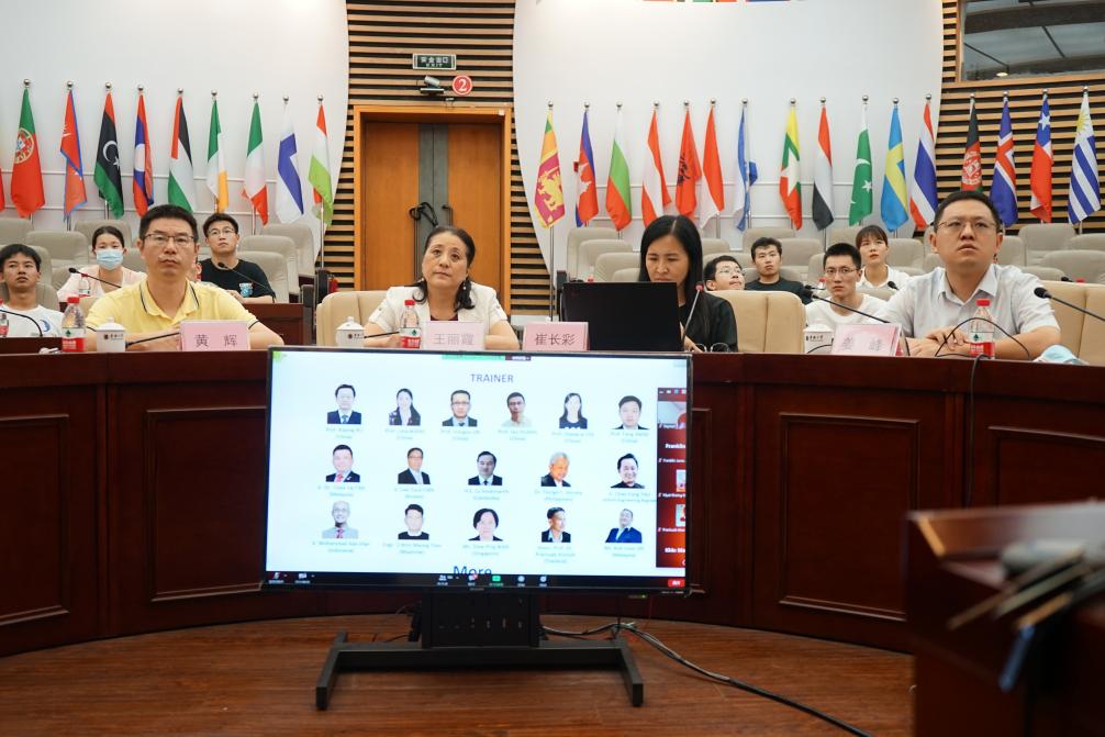 我校牵头申报成立“一带一路”智能制造研究与培训中心（iSMARTC）举行开班式暨首期培训