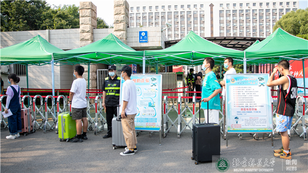 我校开展秋季学期开学疫情防控全要素应急演练