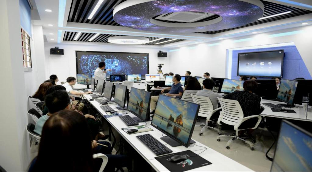 【恰是风华正茂】新媒体学院：加强实验实践教学体系建设助力卓越新闻传播人才培养