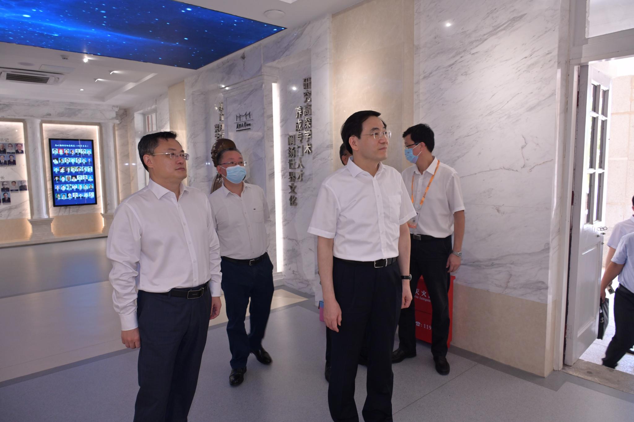 福建省副省长黄海昆带队来校调研