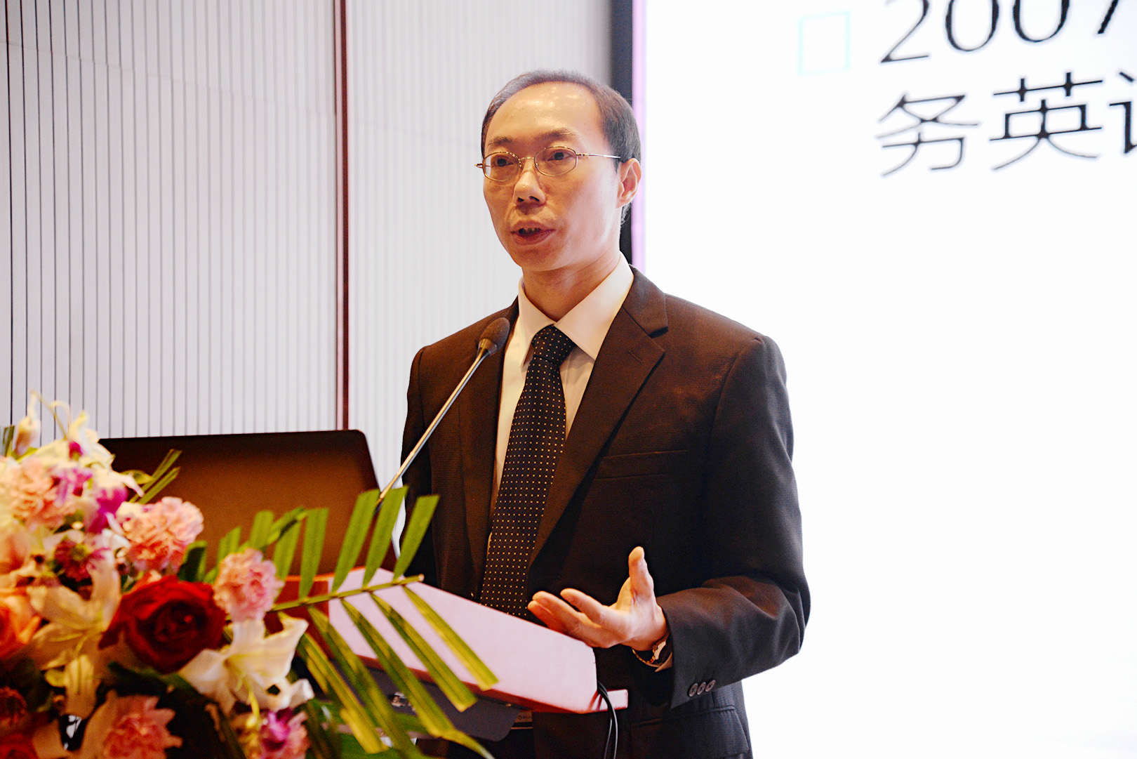 【师德标兵】郭桂杭：紧跟时代步伐培养复合型人才