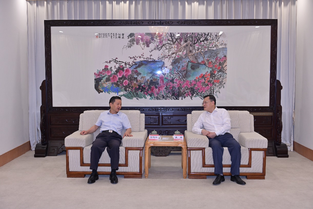 国家发改委区域开放司司长徐建平带队来校调研