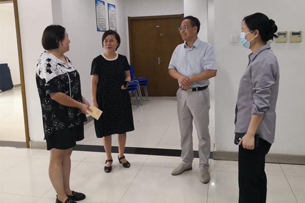 学校慰问幼儿园困难职工