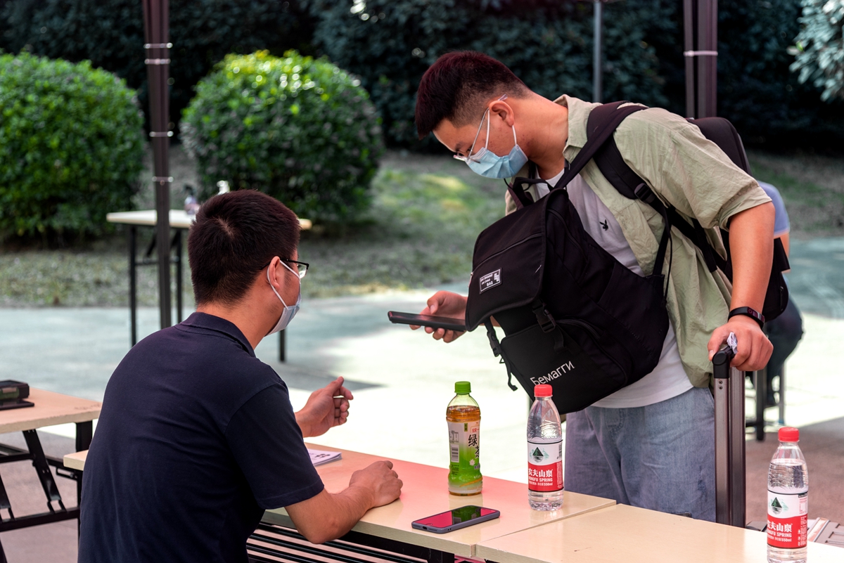 学生返校日：温暖守护万余名同学重返狮山