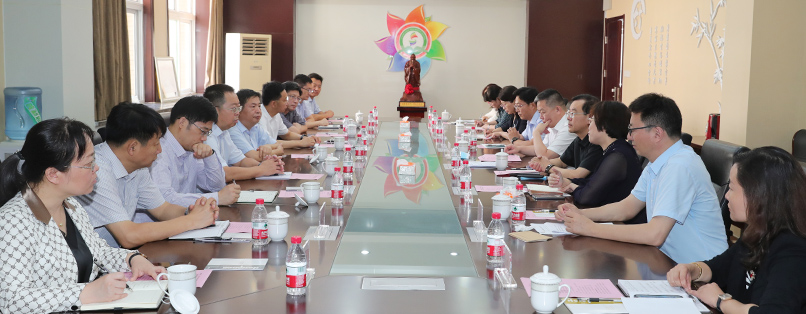 省教育厅、济南市市中区领导走访济南大学附属学校（舜文）慰问教师