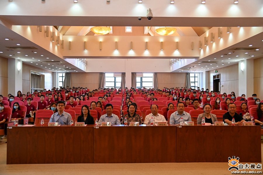 ​［经济］举办2021级研究生基本素养课程启动仪式暨院领导见面会