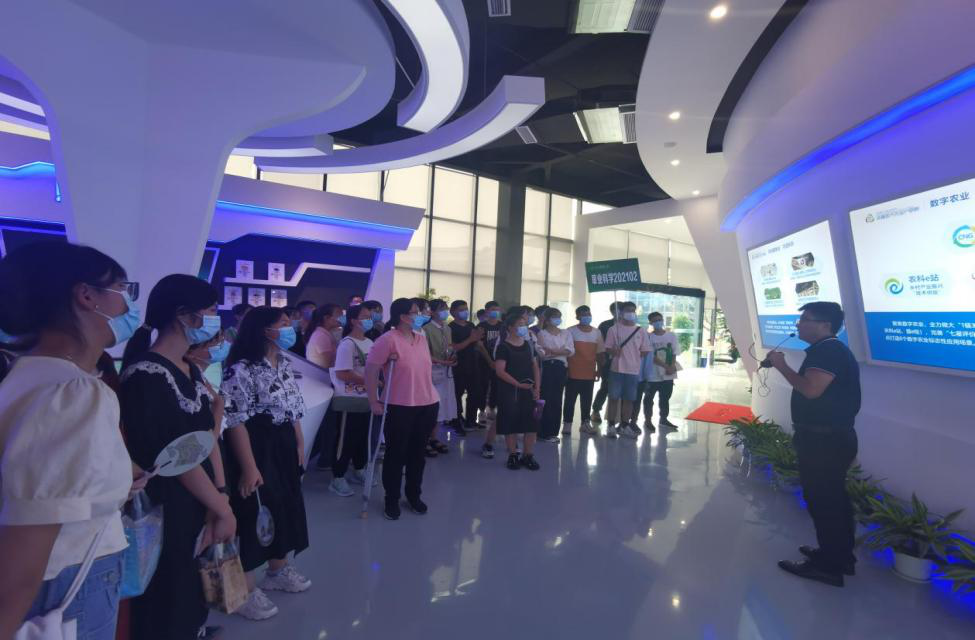 草业学院将校本资源融入新生教育