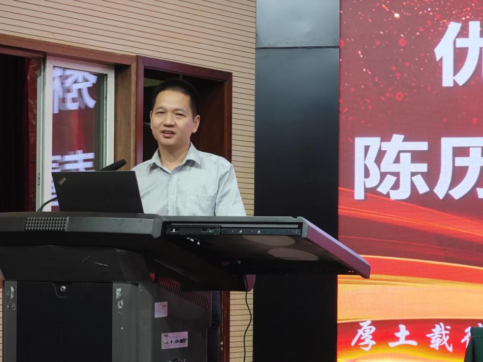 土木学院邀请优秀校友为新生做专业发展前沿报告