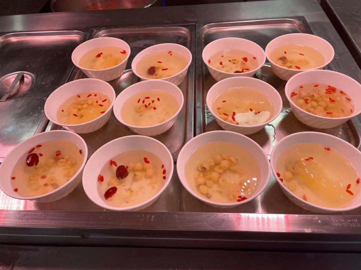 后保部膳食中心党支部联合中快餐饮集团党委天津支部开展暖心活动