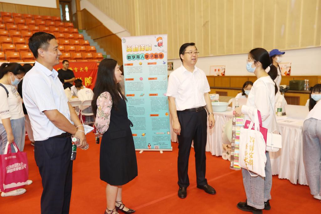 北京语言大学喜迎2021级本科新生