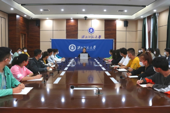 西北师大校领导为2021级新生专题授课