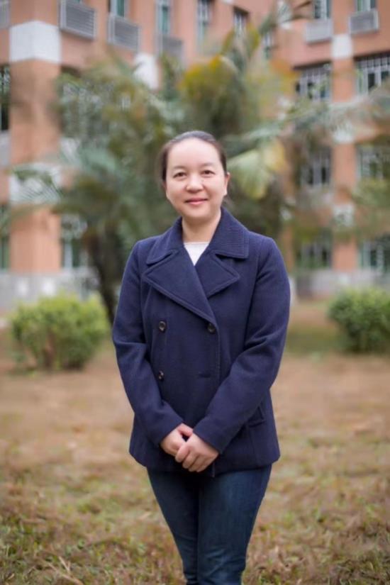【师德标兵】杨晓敏：让爱心、耐心、责任心贯穿教育