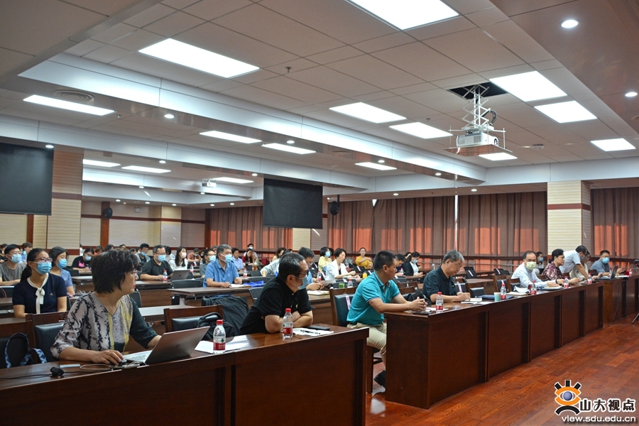［综合事务］图书馆召开“馆员能力提升计划”工作表彰大会