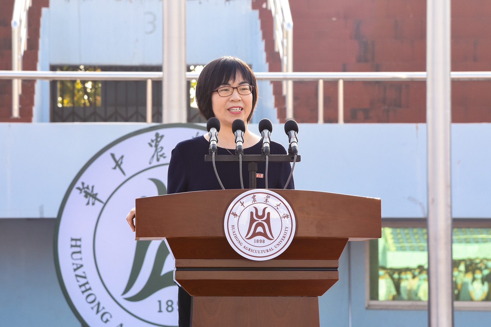 学校举行2021级本科新生开学典礼