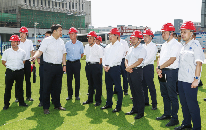 青岛市委常委、西海岸新区工委书记孙永红到西海岸校区调研