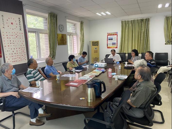 学校文化建设离退休同志座谈会召开