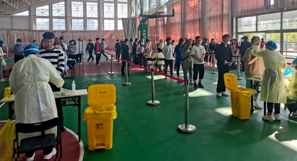 和林格尔县卫健委对我校盛乐校区师生进行核酸抽检