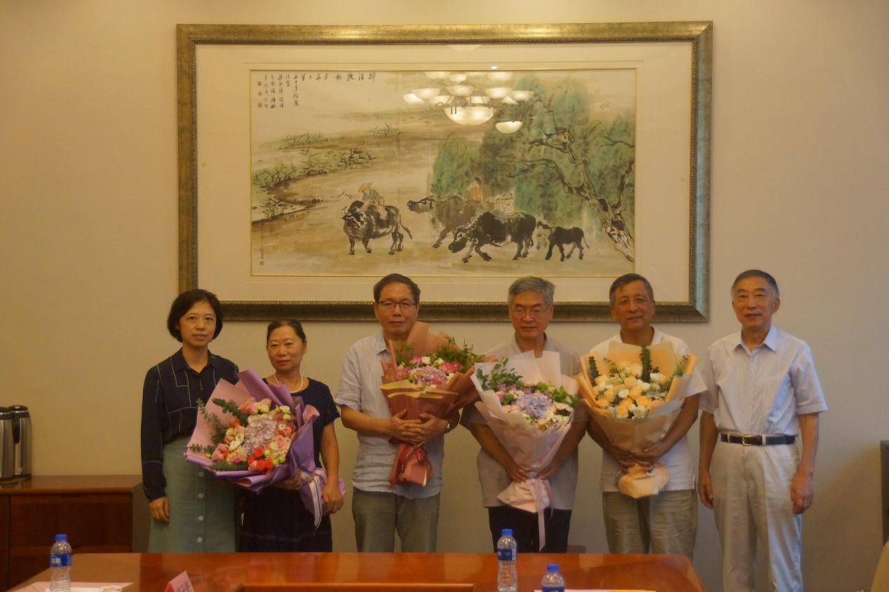 我校举行教育部“高校银龄教师西部支援计划”援派教师欢送座谈会