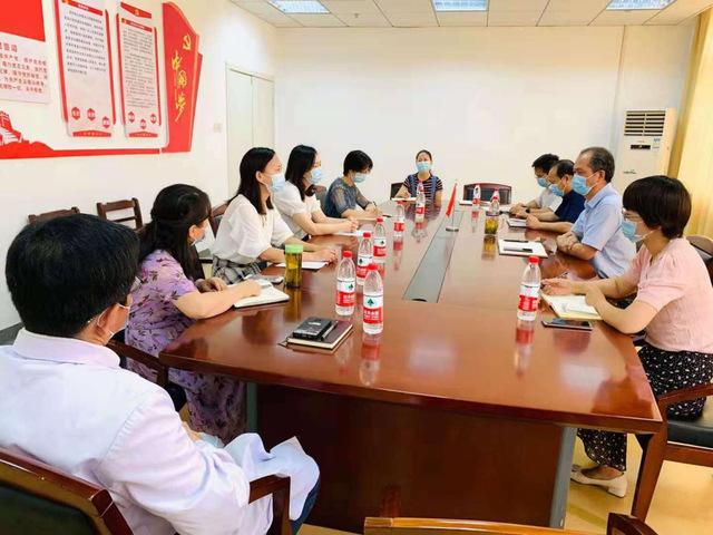 校医院召开新进医务人员座谈会