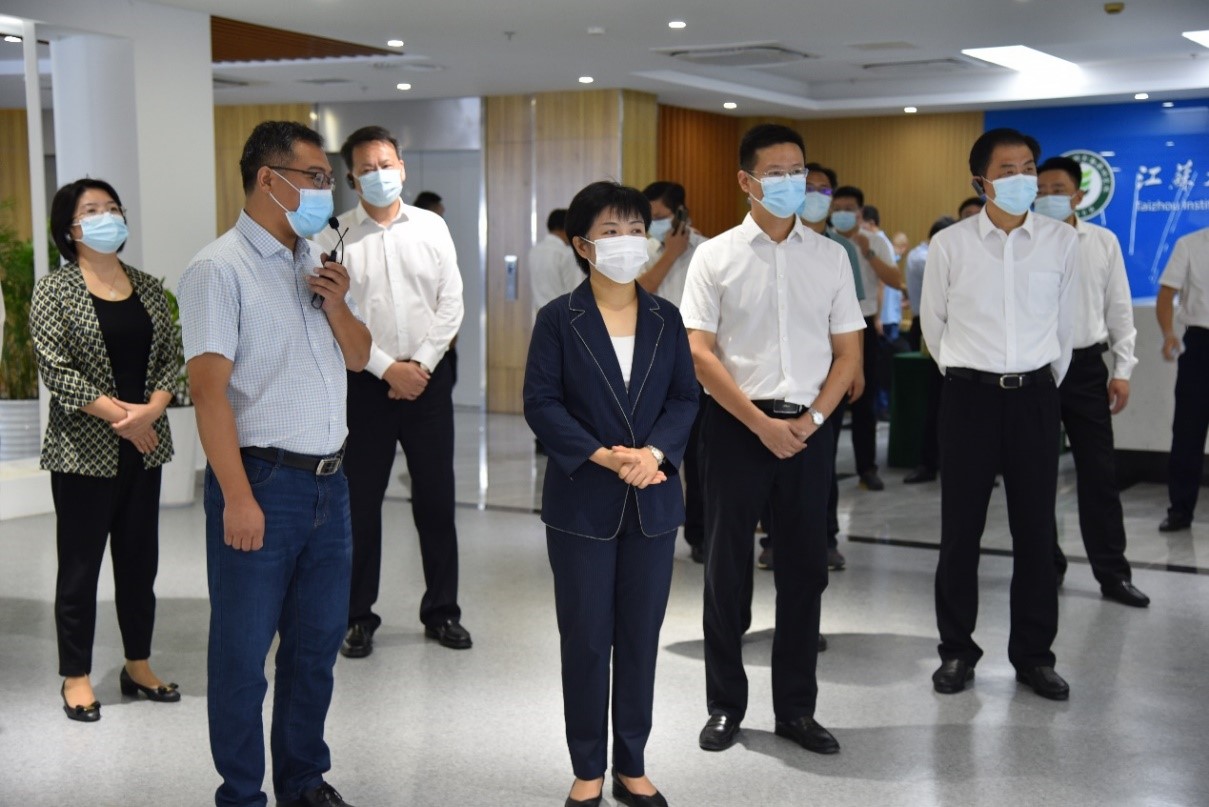 泰州市领导考察我校泰州新能源研究院