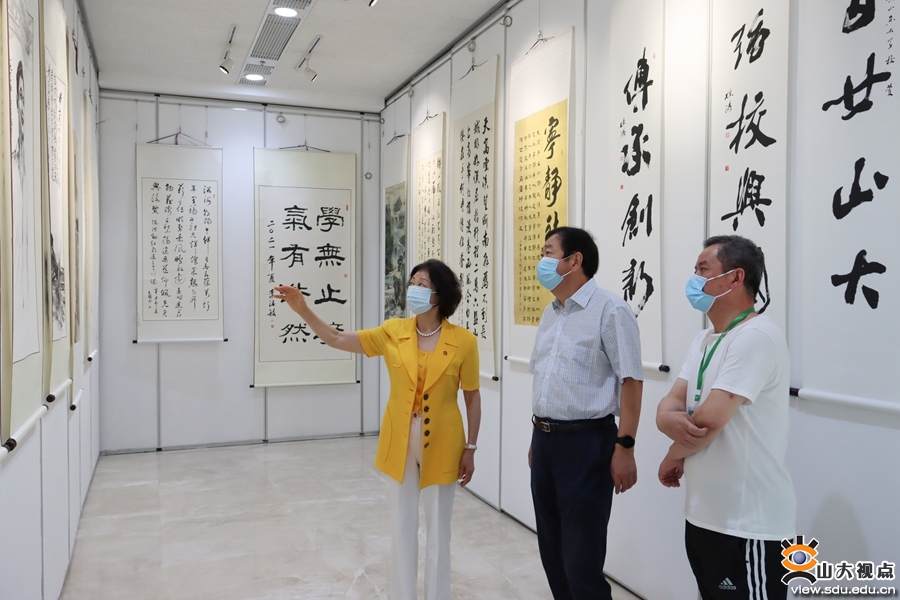 ［百廿校庆］山东大学青岛校友书画展在青岛校区图书馆开幕