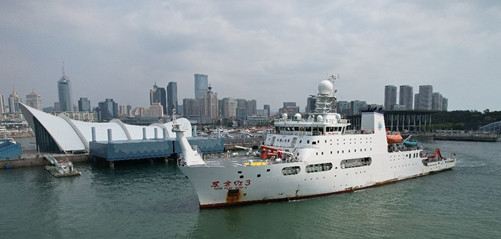 西太重大研究计划“西太平洋能量串级和物质输运”重大科考航次搭乘“东方红3”起