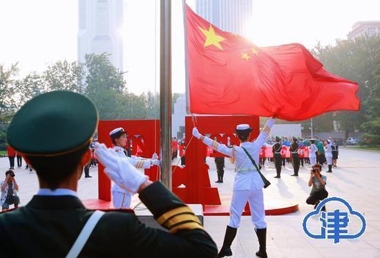 津云：纪念“九一八”天大在国旗下搭起“四史”课堂