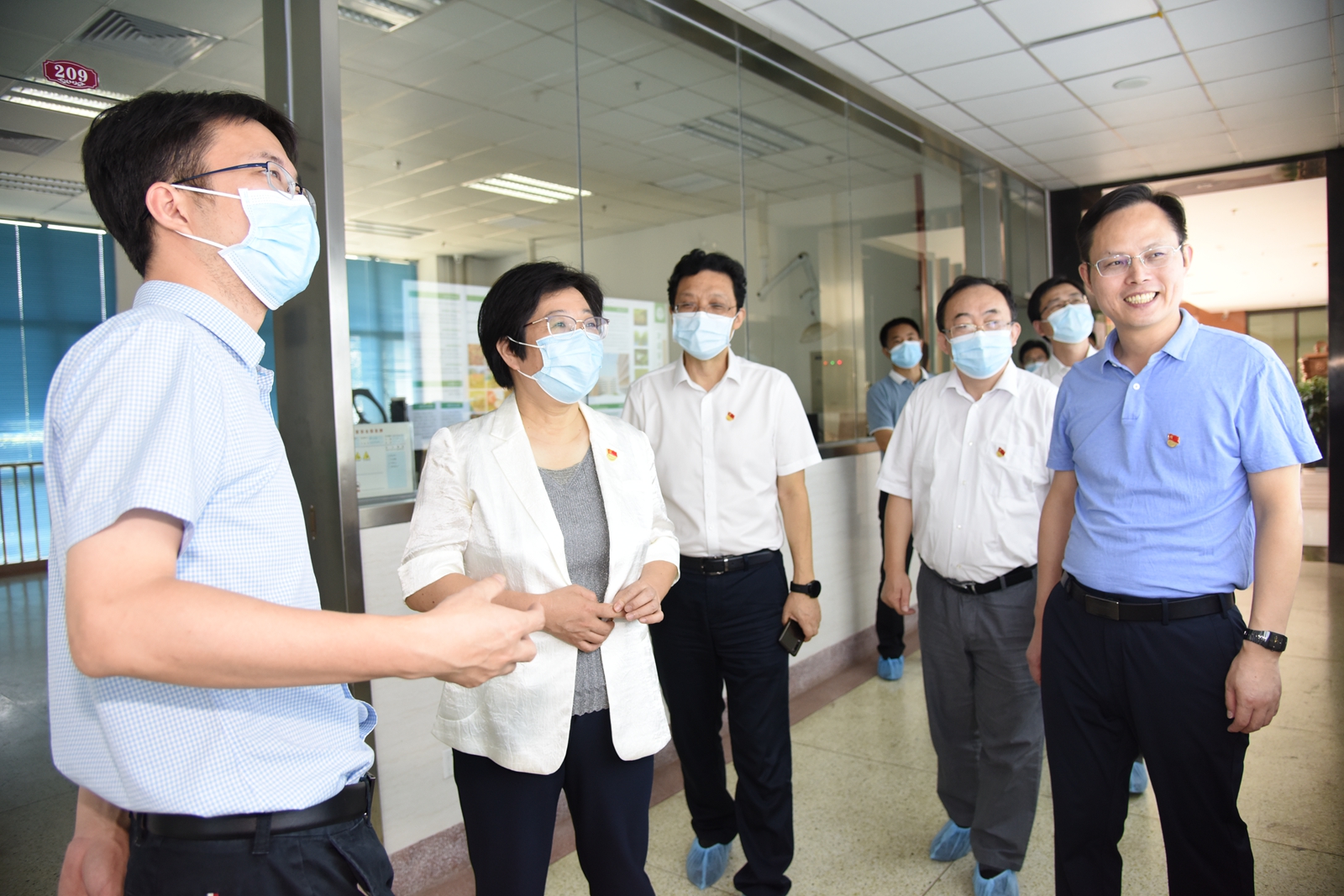 湖北省委组织部副部长周静来校调研党建工作