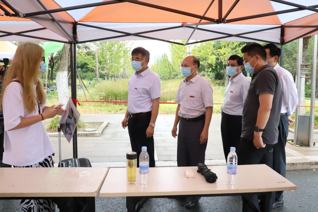 校领导视察2021年秋季学期老生返校工作