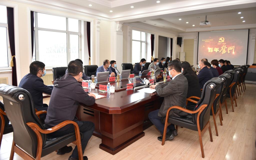 我校召开党委理论学习中心组（扩大）学习会议集体观看党史教育电视片《百年奋斗》