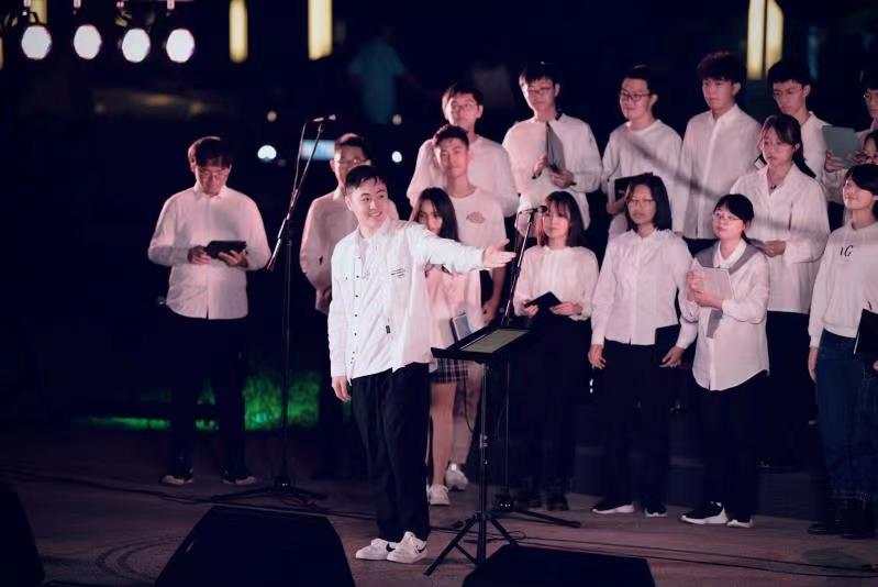 人民日报：天大开“中秋夜宴”校园成“艺术海洋”