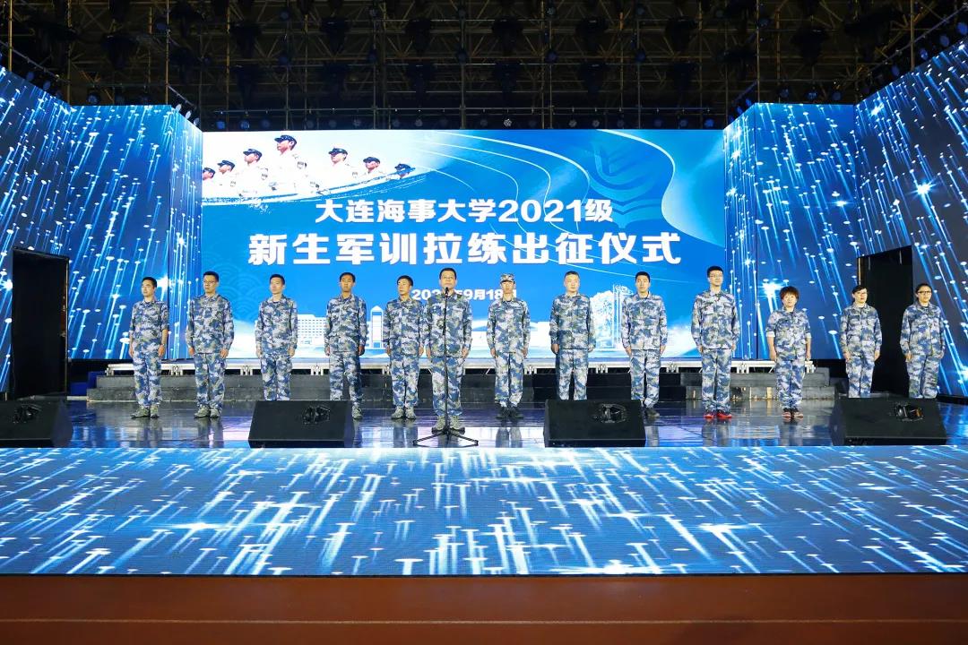 我校组织开展2021级新生军训拉练