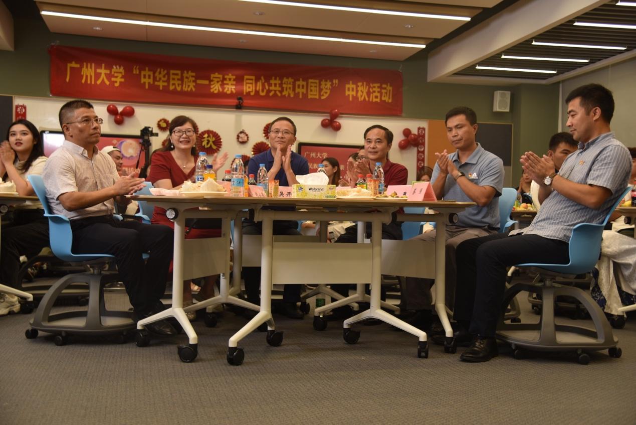 我校举办“民族团结一家亲——我们的节日中秋”主题活动