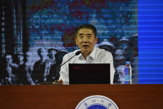 杜文龙做客东北大学“军事大讲堂”