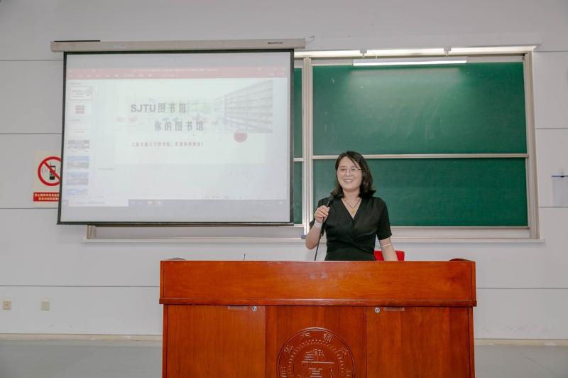 马克思主义学院举行2021级新生入学教育系列讲座
