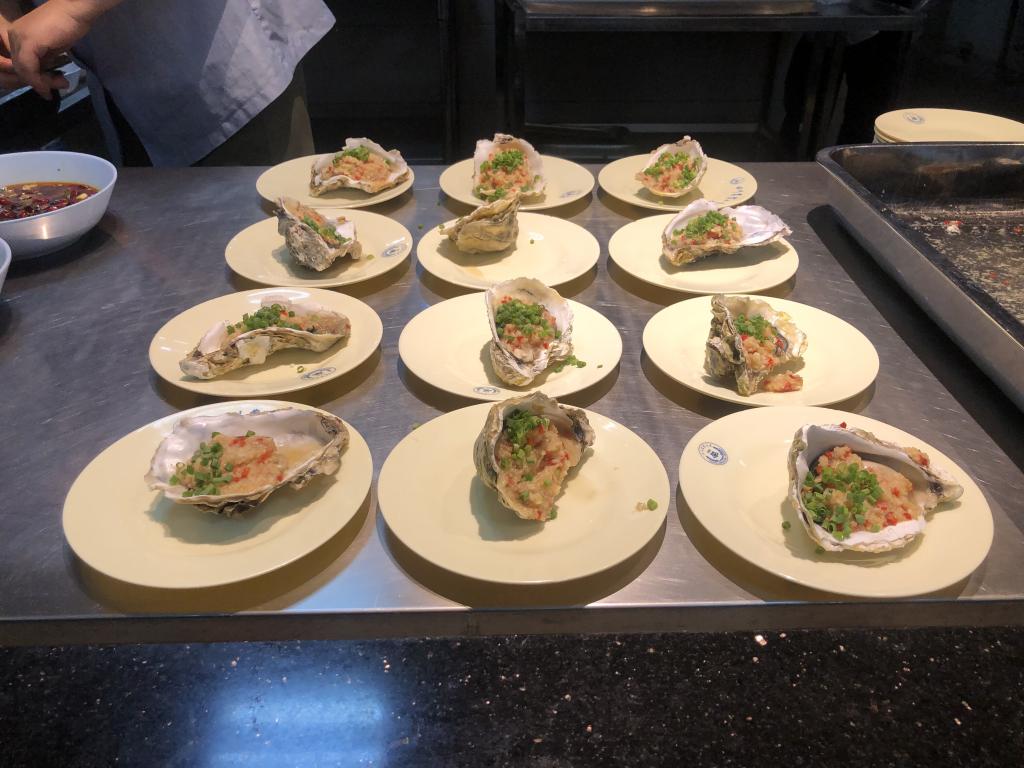 三管齐下都江堰校区学生食堂不断满足师生对美食的需求