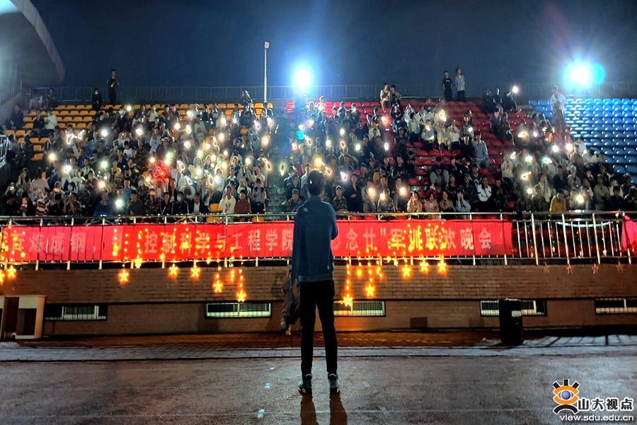 ［控制］举办“新心念廿”军训联欢晚会