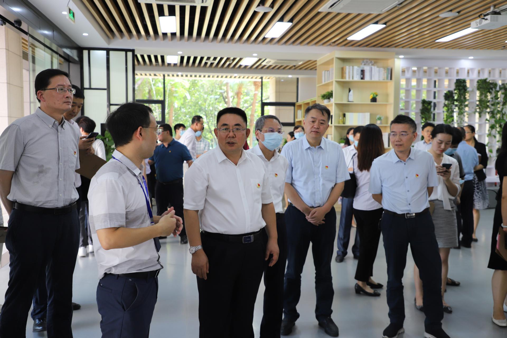 【我为群众办实事】我校举行新一代校园卡正式上线暨师生综合服务大厅揭牌仪式