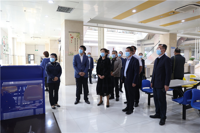 省市场监督管理局党组书记、局长张九萍一行莅校调研校园食品安全工作