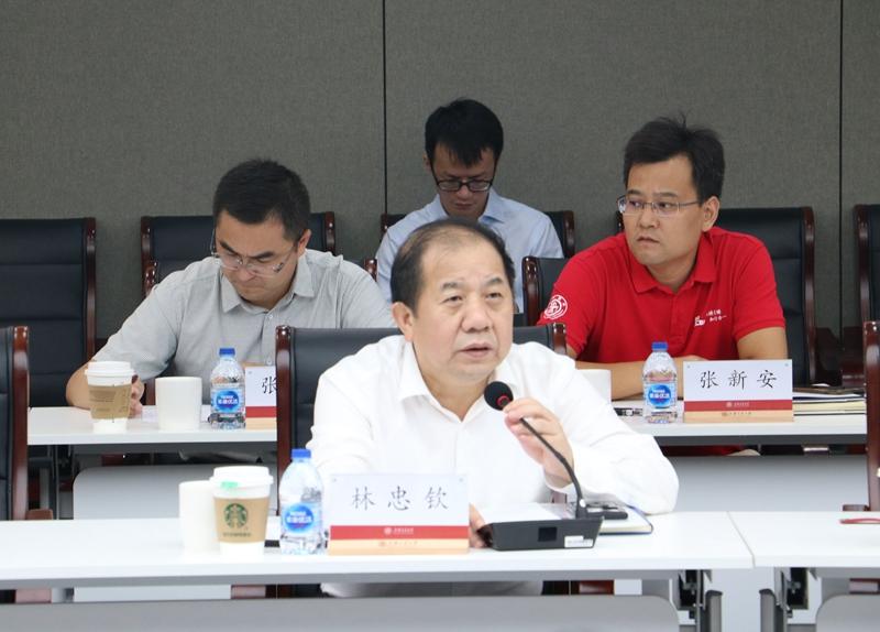 国家自然科学基金基础科学中心项目“核酸信息材料”现场考察会在上海交大举行
