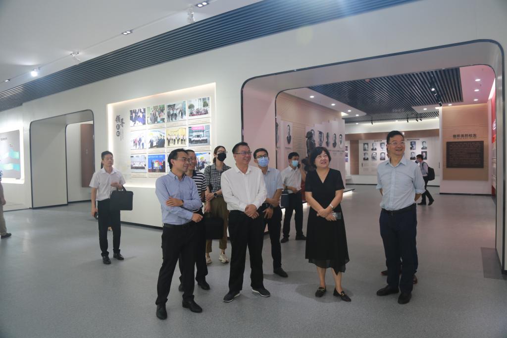 海南省科技厅党组书记许云一行来校调研