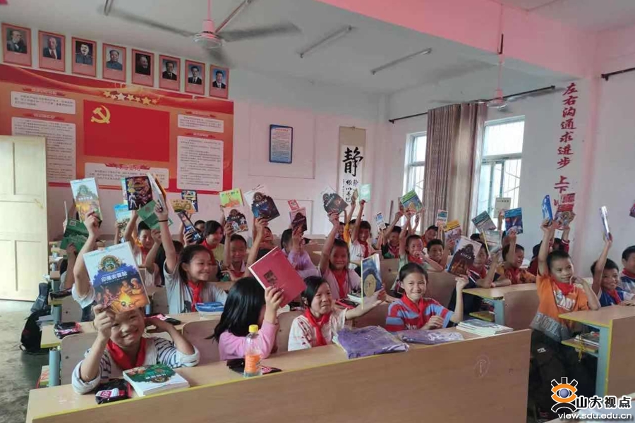 ​开展“管融书香，梦想传递”图书捐助活动