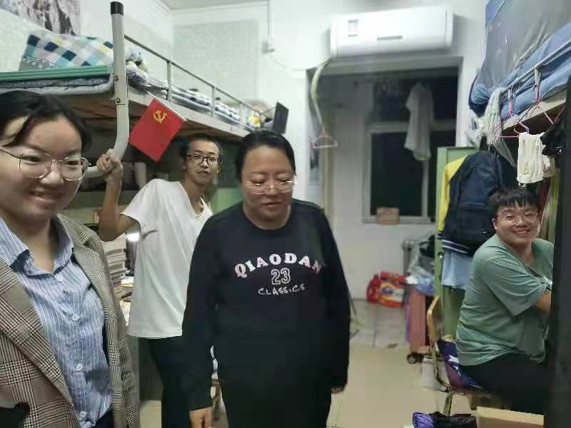 学工系统组织全体辅导员深入学生公寓走访检查
