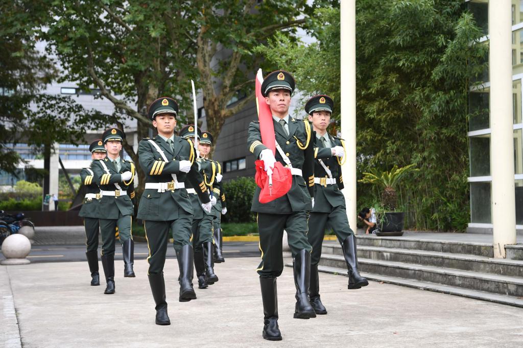 我校举行烈士纪念日主题纪念活动
