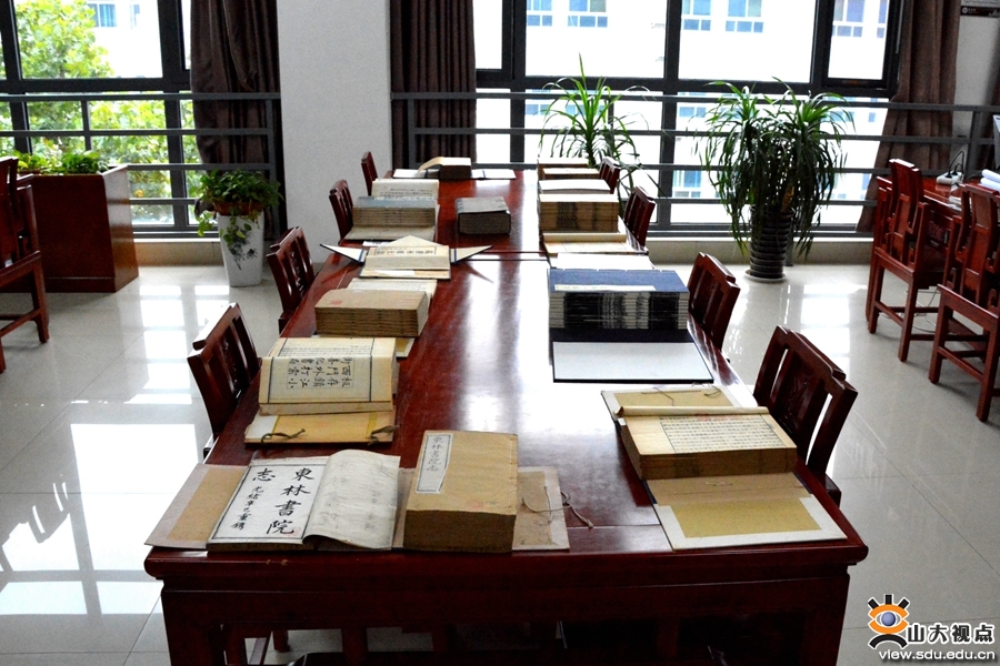 图书馆“《永乐大典》主题展览”助力现场教学展现典籍魅力