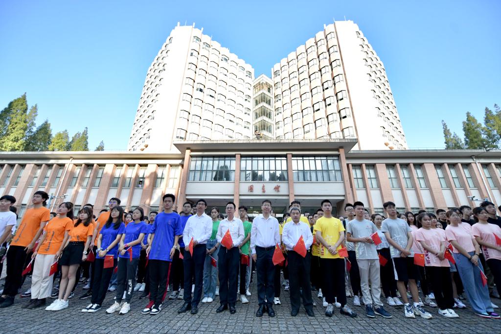 同济大学举行庆祝中华人民共和国成立72周年主题活动，祝福伟大祖国