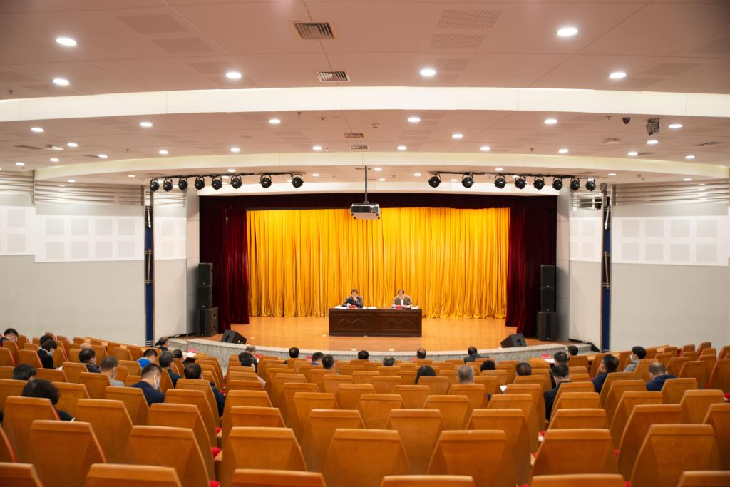 我校紧急召开疫情防控工作领导小组会议