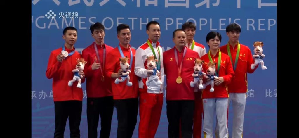 我校学子全运会摘银校领导与载誉归来的师生座谈