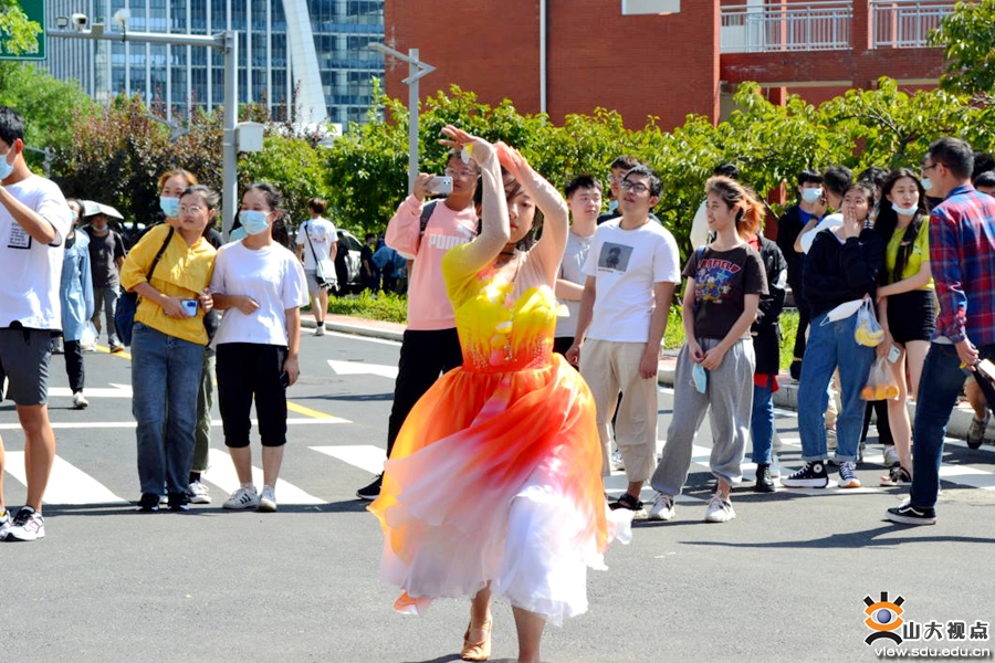 举办国庆快闪爱国主义教育活动